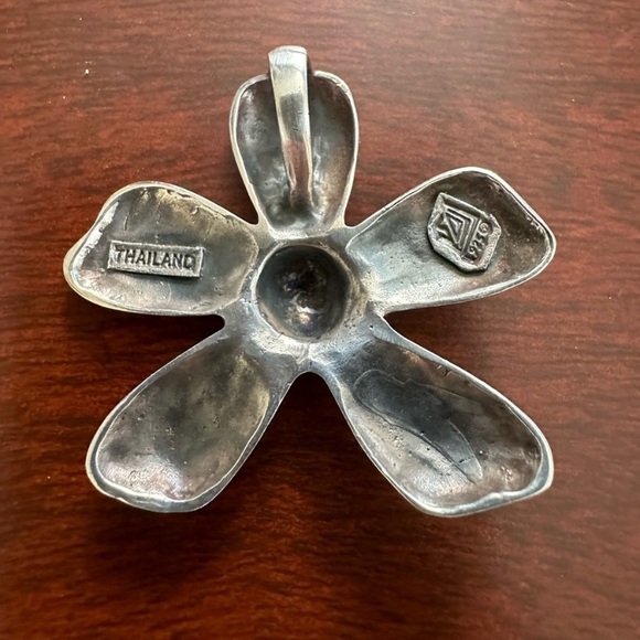 Retired Silpada flower necklace with 18” box chain. Looks brand new. - Picture 6 of 11